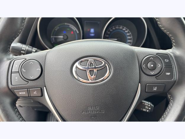 TOYOTA Auris 136h Design  