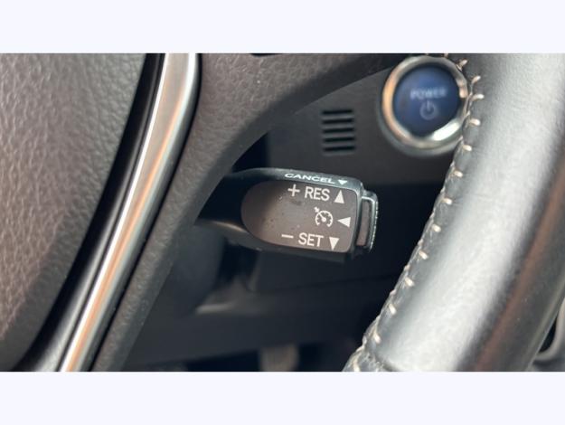 TOYOTA Auris 136h Design  