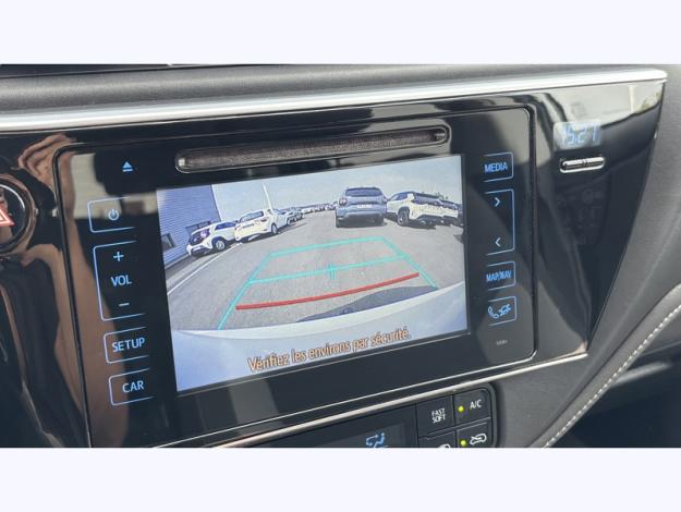 TOYOTA Auris 136h Design  