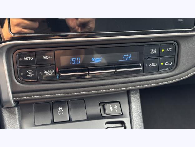 TOYOTA Auris 136h Design  