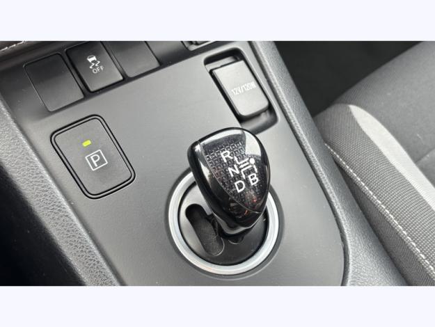 TOYOTA Auris 136h Design  