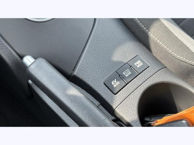 TOYOTA Auris 136h Design  
