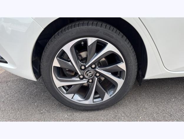 TOYOTA Auris 136h Design  