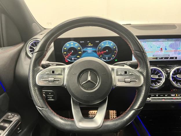 MERCEDES-BENZ GLA 180 AMG Line Toit Pano  