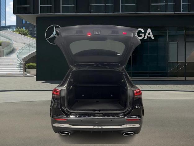 MERCEDES-BENZ GLA 180 AMG Line Toit Pano  