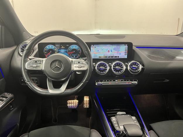 MERCEDES-BENZ GLA 180 AMG Line Toit Pano  