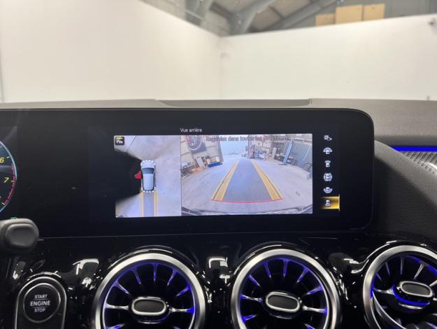MERCEDES-BENZ GLA 180 AMG Line Toit Pano  
