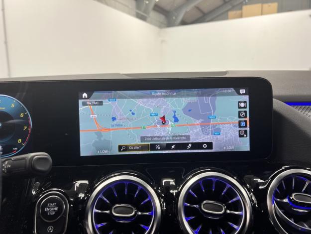 MERCEDES-BENZ GLA 180 AMG Line Toit Pano  