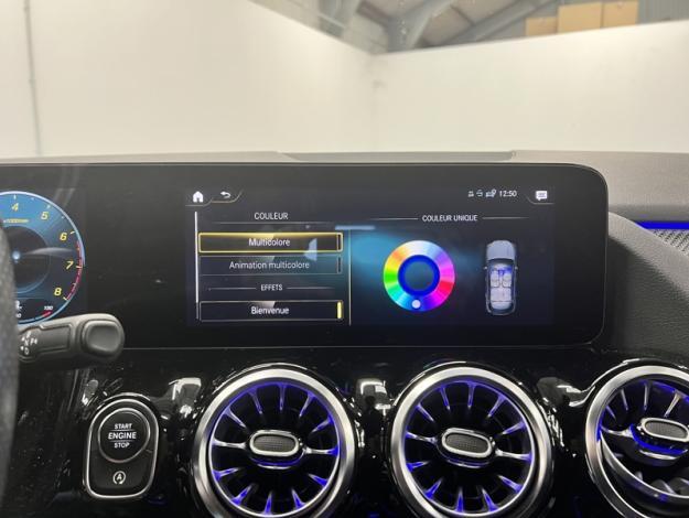 MERCEDES-BENZ GLA 180 AMG Line Toit Pano  