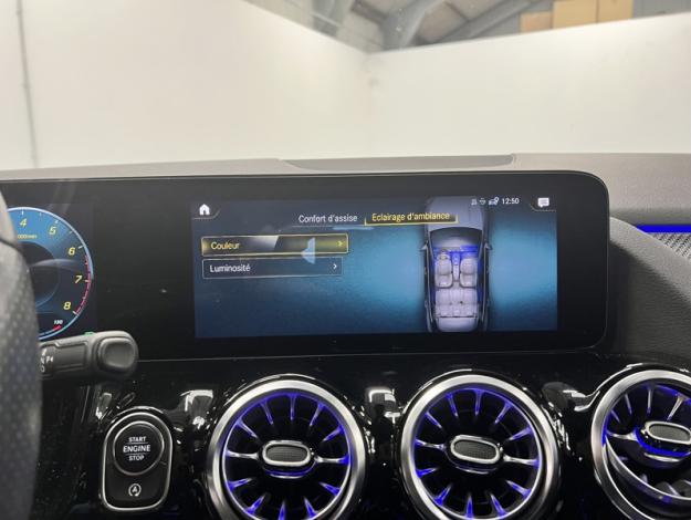 MERCEDES-BENZ GLA 180 AMG Line Toit Pano  