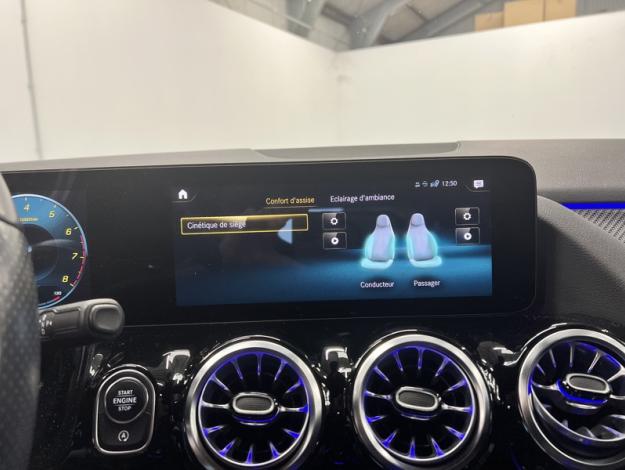 MERCEDES-BENZ GLA 180 AMG Line Toit Pano  