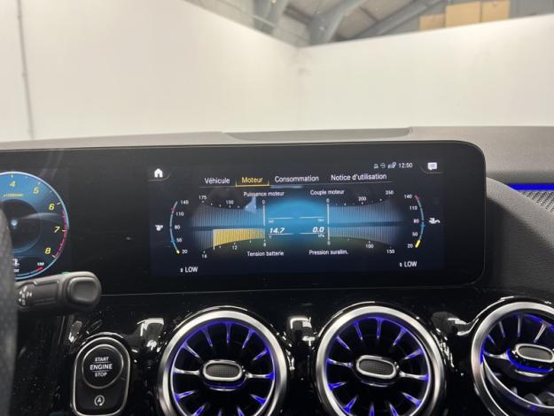 MERCEDES-BENZ GLA 180 AMG Line Toit Pano  
