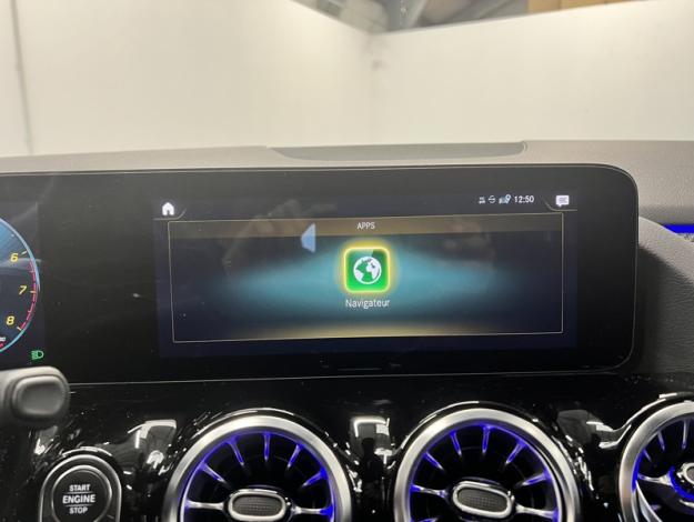 MERCEDES-BENZ GLA 180 AMG Line Toit Pano  