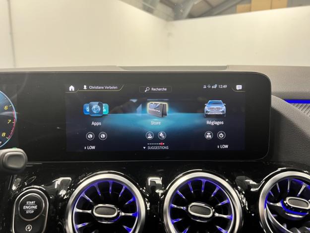 MERCEDES-BENZ GLA 180 AMG Line Toit Pano  