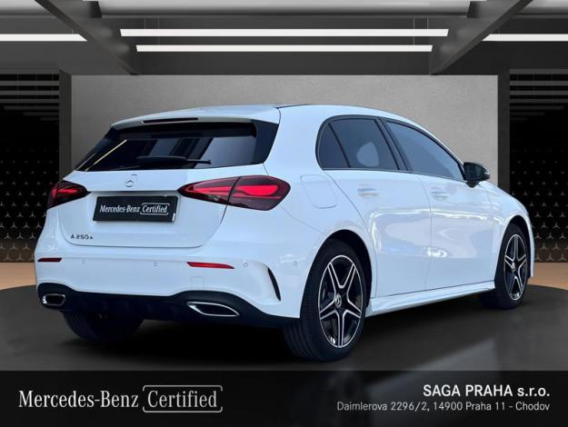 MERCEDES-BENZ A-Třída A 250e EQ AMG Night (5/18)