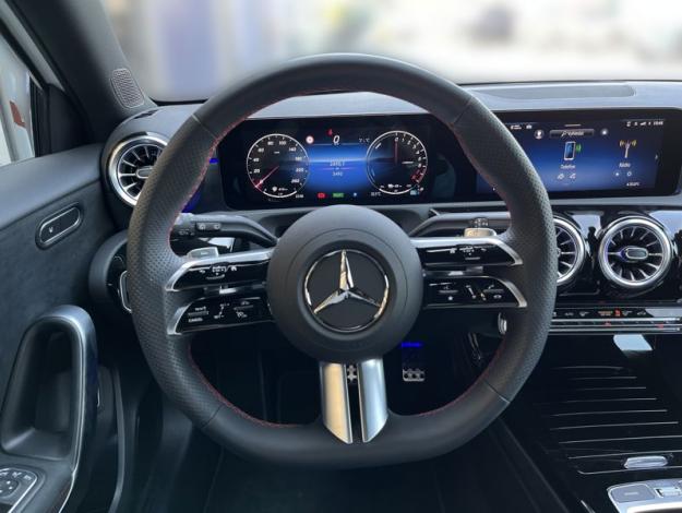 MERCEDES-BENZ A-Třída A 250e EQ AMG Night (11/18)