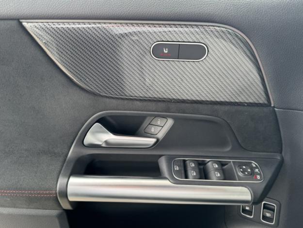 MERCEDES-BENZ GLA 250 e AMG Line  