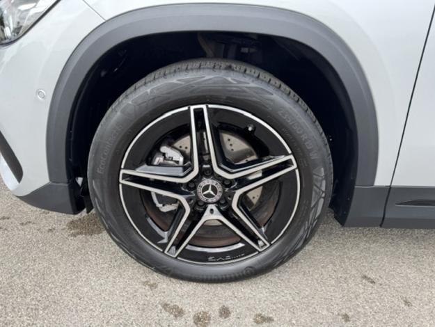 MERCEDES-BENZ GLA 250 e AMG Line  