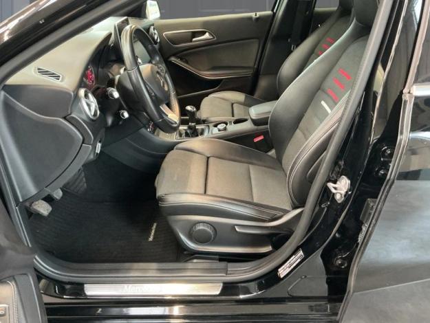 MERCEDES-BENZ A 180 d AMG Pack Night  