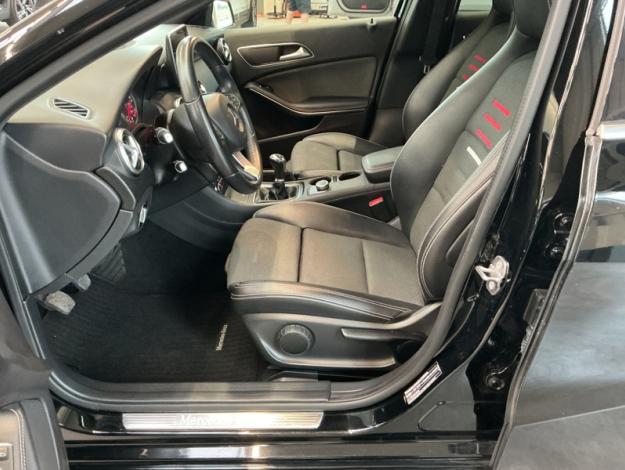 MERCEDES-BENZ A 180 d AMG Pack Night  