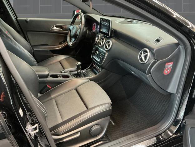 MERCEDES-BENZ A 180 d AMG Pack Night  
