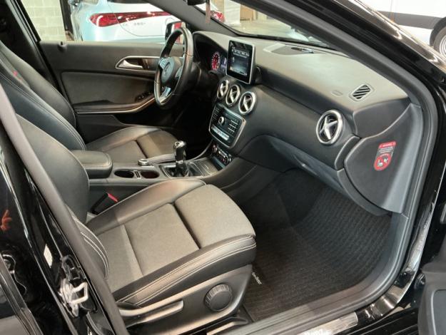 MERCEDES-BENZ A 180 d AMG Pack Night  