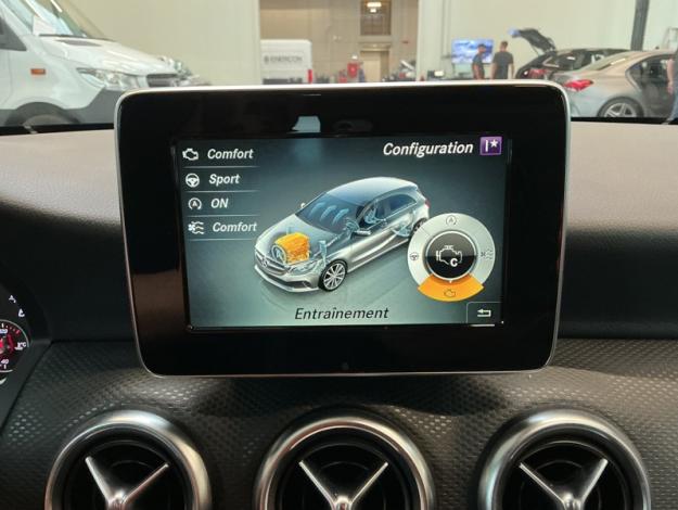 MERCEDES-BENZ A 180 d AMG Pack Night  