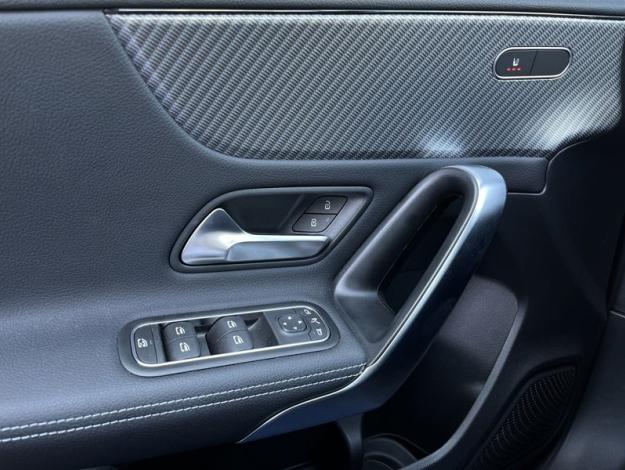 MERCEDES-BENZ A-Třída A 180 Progressive Edition (13/19)
