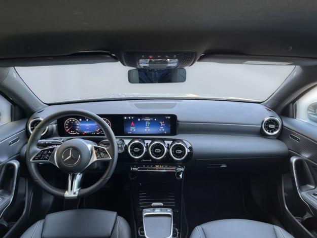 MERCEDES-BENZ A-Třída A 180 Progressive Edition (14/19)