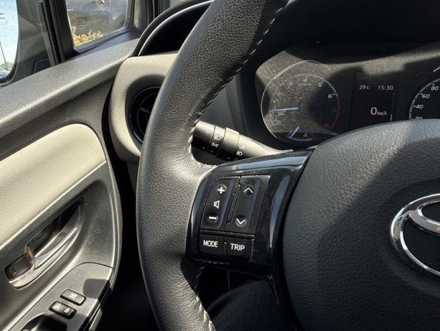 TOYOTA Yaris 110 VVT-i Design Y20  