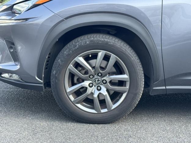 LEXUS NX 2.5 300H Luxe 4WD / Pano Kick  