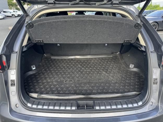 LEXUS NX 2.5 300H Luxe 4WD / Pano Kick  
