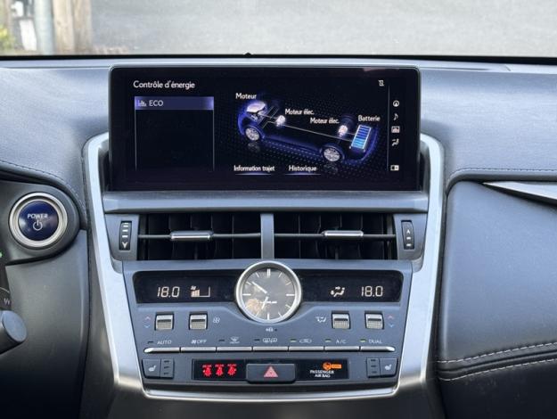 LEXUS NX 2.5 300H Luxe 4WD / Pano Kick  