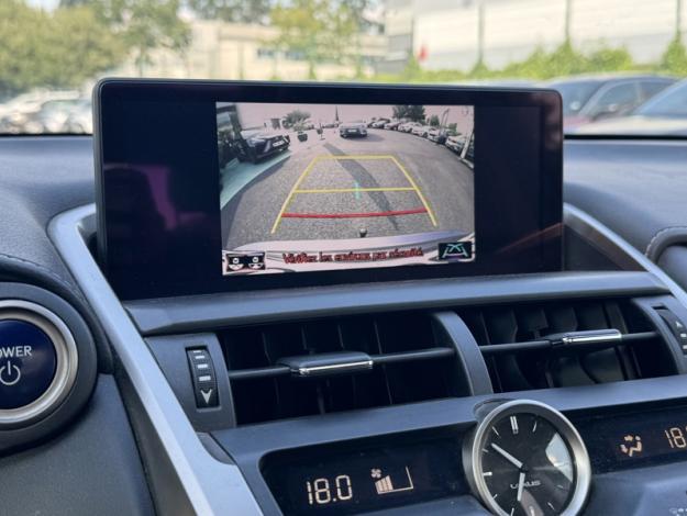 LEXUS NX 2.5 300H Luxe 4WD / Pano Kick  