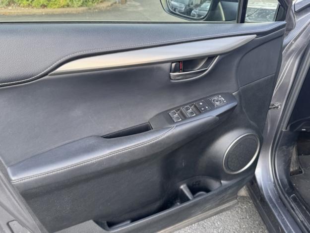 LEXUS NX 2.5 300H Luxe 4WD / Pano Kick  