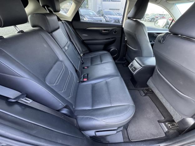 LEXUS NX 2.5 300H Luxe 4WD / Pano Kick  