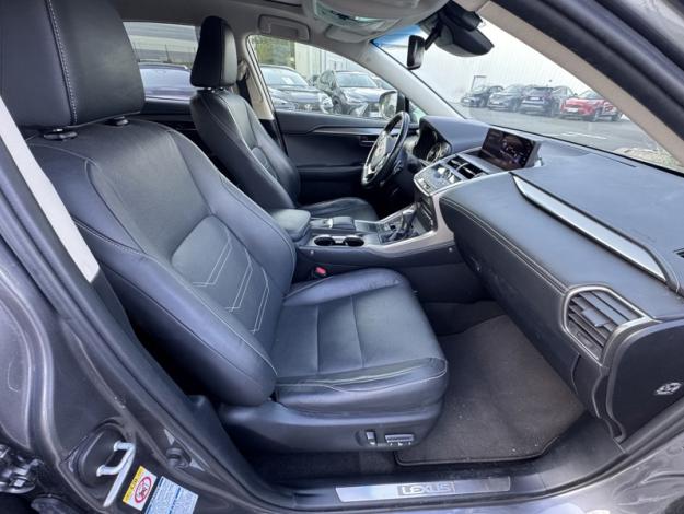 LEXUS NX 2.5 300H Luxe 4WD / Pano Kick  