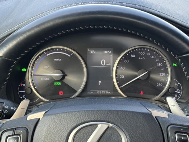LEXUS NX 2.5 300H Luxe 4WD / Pano Kick  