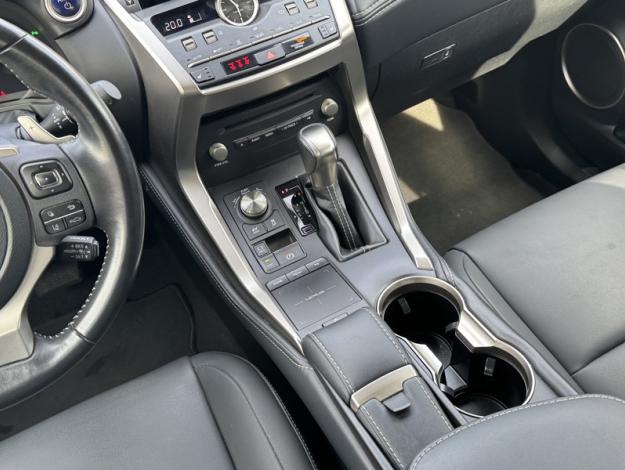 LEXUS NX 300H 2WD Design  