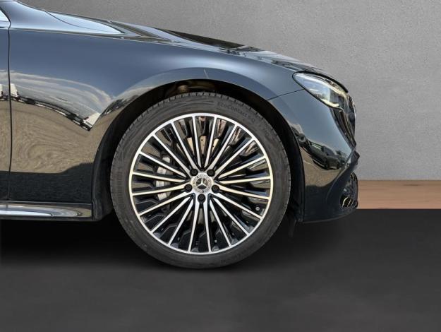 MERCEDES-BENZ  Třídy E E 220 d 4MATIC AMG Line Panorama (9/18)