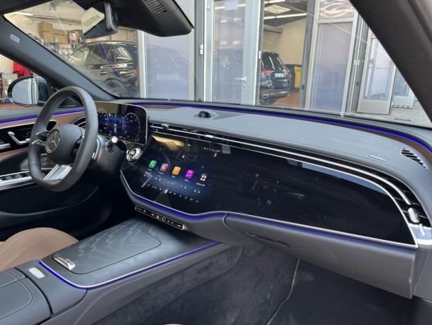 MERCEDES-BENZ  Třídy E E 220 d 4MATIC AMG Line Panorama (15/18)