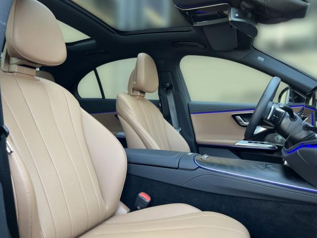 MERCEDES-BENZ  Třídy E E 220 d 4MATIC AMG Line Panorama (16/18)