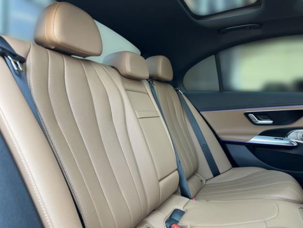 MERCEDES-BENZ  Třídy E E 220 d 4MATIC AMG Line Panorama (17/18)