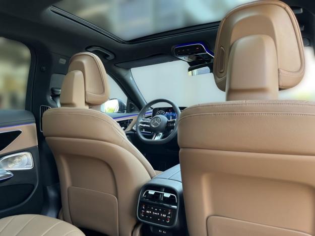 MERCEDES-BENZ  Třídy E E 220 d 4MATIC AMG Line Panorama (18/18)