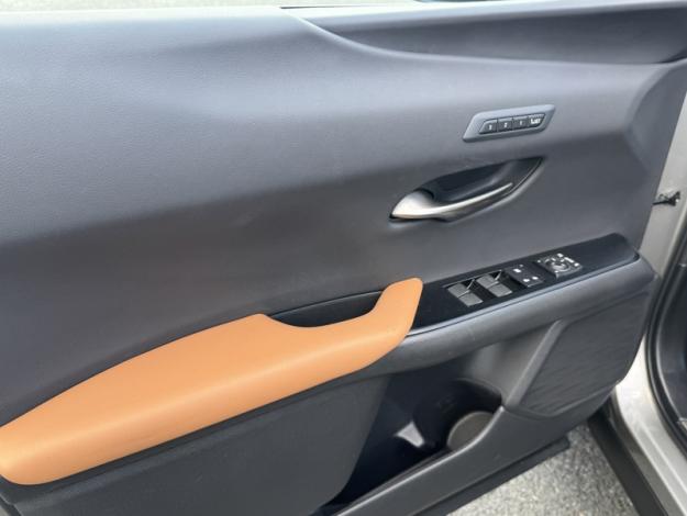 LEXUS UX 2.0 250H 2WD Executive  