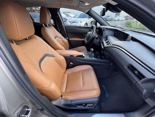 LEXUS UX 2.0 250H 2WD Executive  
