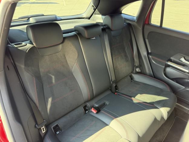 MERCEDES-BENZ GLA 250 e AMG Line  