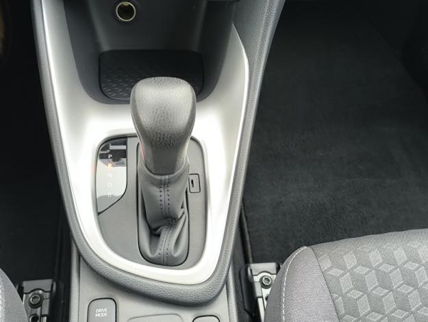 TOYOTA Yaris Hybride 116h Dynamic Business Beyond Zer  