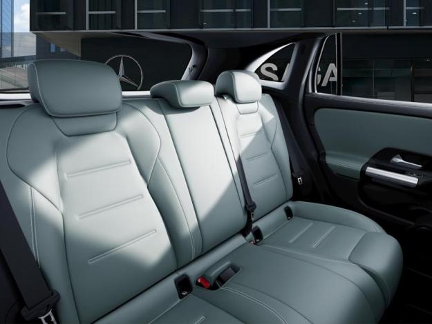 MERCEDES-BENZ GLA 200 d  GLA 200 d AMG Line