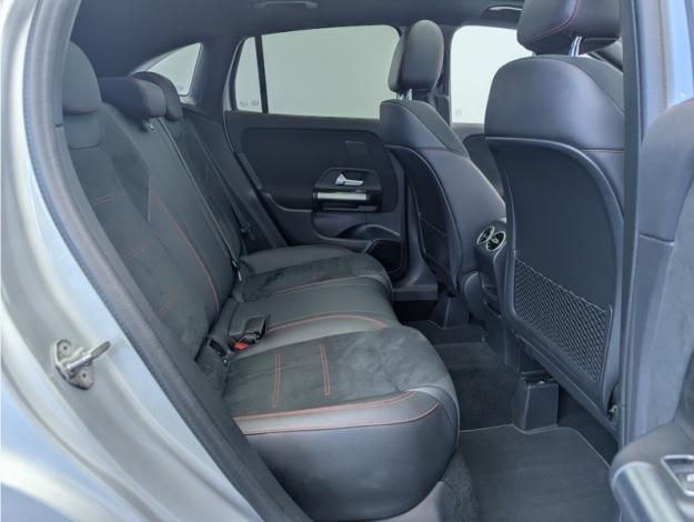 MERCEDES-BENZ GLA 200 AMG Line  